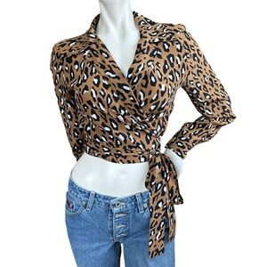 Diane Von Furstenberg 100% Silk Leopard Print Cropped Collared Wrap Top Size 2